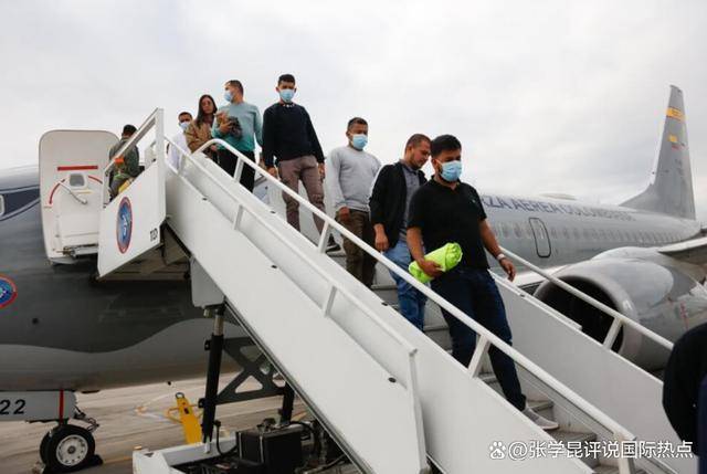 和特朗普对骂一年，这国元首突然怂了，相比马杜罗，他要自己上门