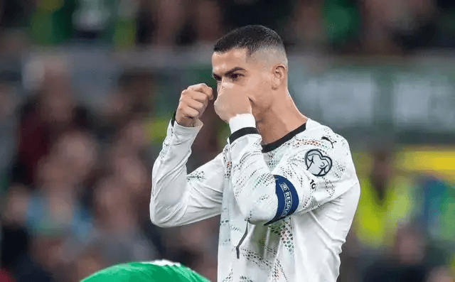 世界杯直播在线观看——高清足球直播平台推荐从无冠蛰伏到三冠荣光世界杯征程的跨越式蜕变