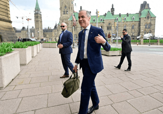 中美形势大变?特朗普想通了,美军连夜通告全球,对中国不能来硬的