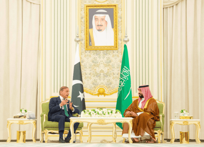 共穿一条裤子的兄弟反目，沙特与阿联酋关系生变冲击中东战略格局