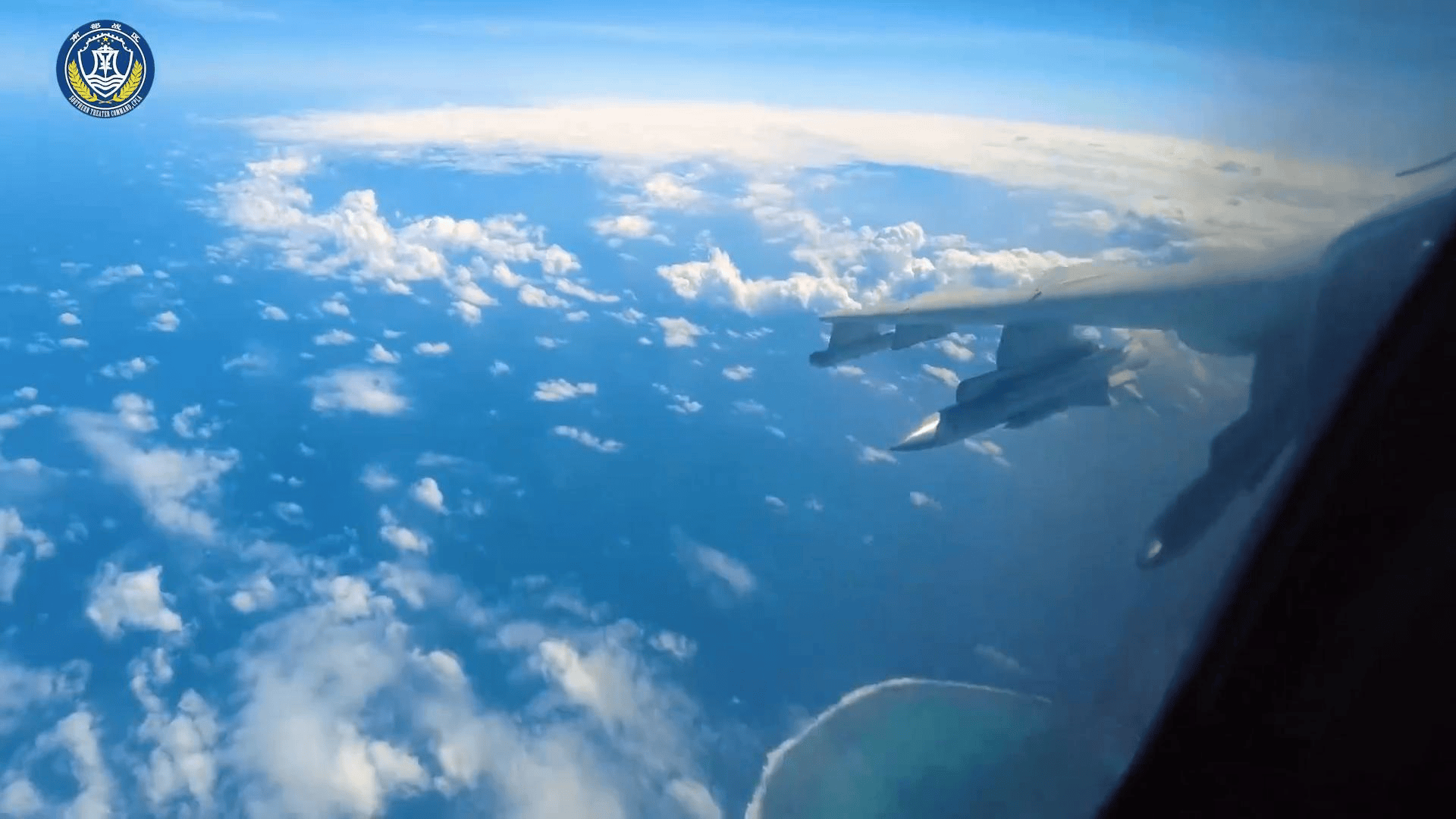 我军战机挂弹,飞入菲律宾演习区域巡航,中方警告:已到冲突边缘