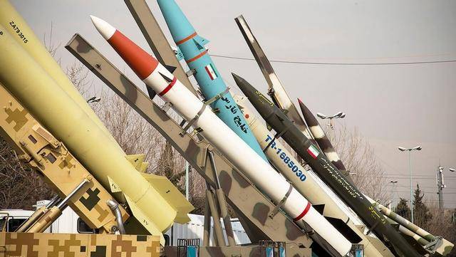 特朗普下达最后通牒，伊朗做好最坏打算，中俄同一天内都有大动作