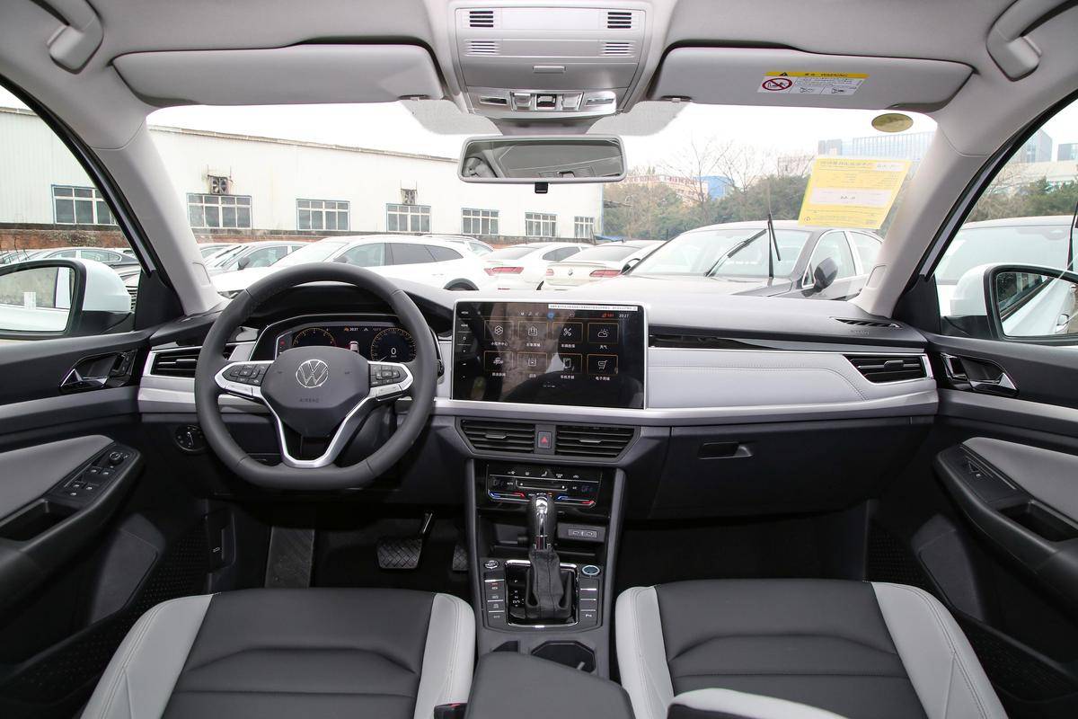 新能源SUV智能座舱大屏导航超清晰(图1)