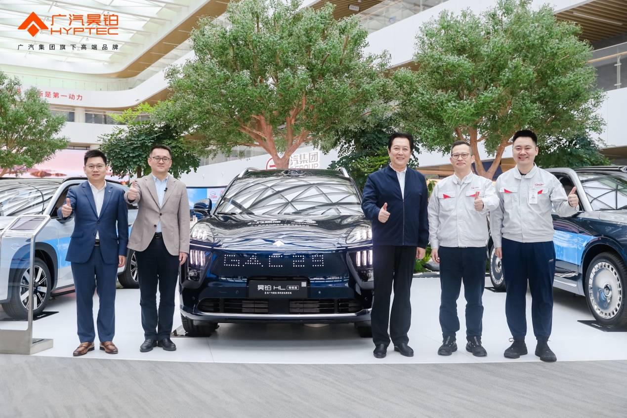 唐国强参访广汽集团体验昊铂A800盛赞中