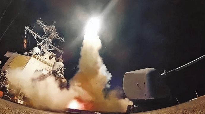 俄军重启轰炸用上“3吨重弹头”！FAB3000滑翔弹首秀，300米内无人生还