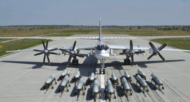 大结局要来了？30枚导弹击中，43架大轰在远东集结，普京不想拖了