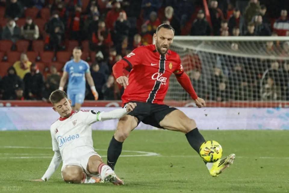 西甲最新积分榜出炉：塞维利亚1-4惨败马略卡飙升4名逃离降级区西班牙足球甲级联赛