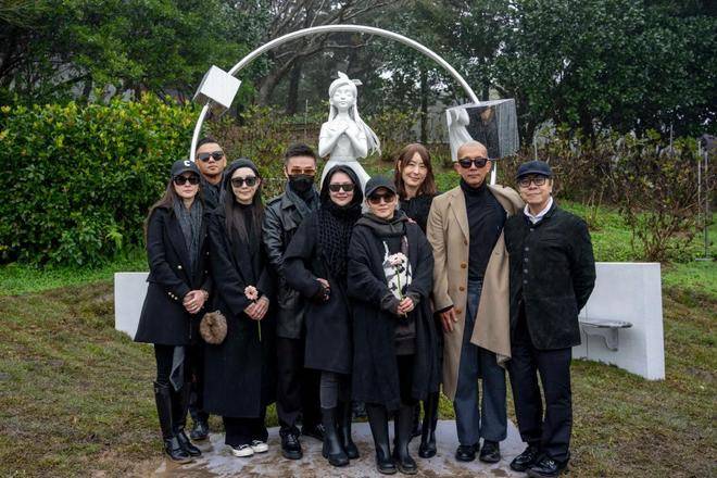 大S忌日不到24小时，小玥儿姐弟新动态曝光，让S家的深情成笑话