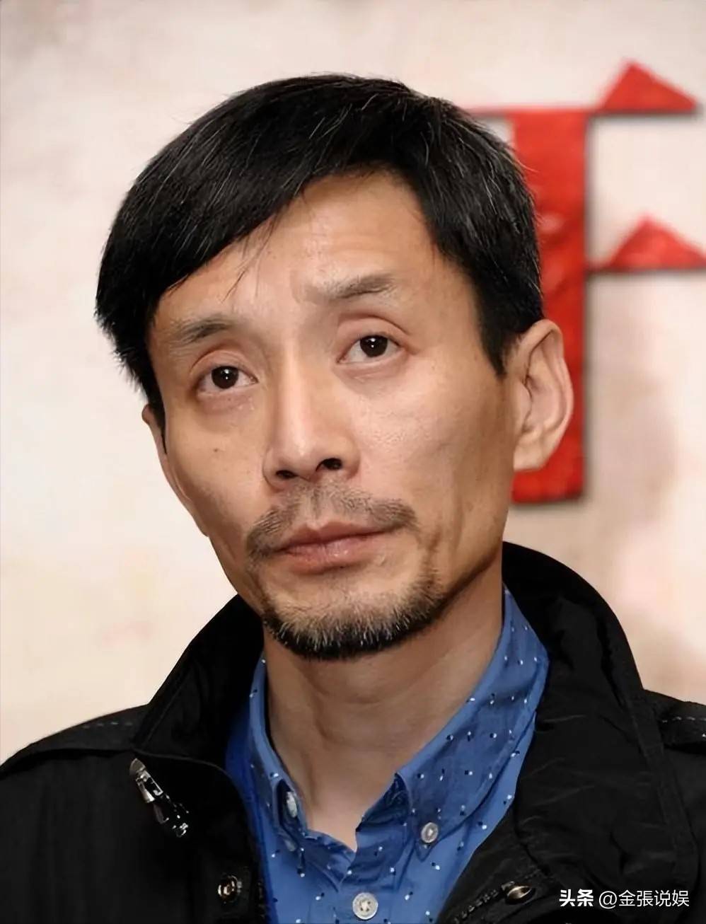 江珊演出获老公探班，56岁田小洁胡子花白好苍老，俩人不像姐弟恋