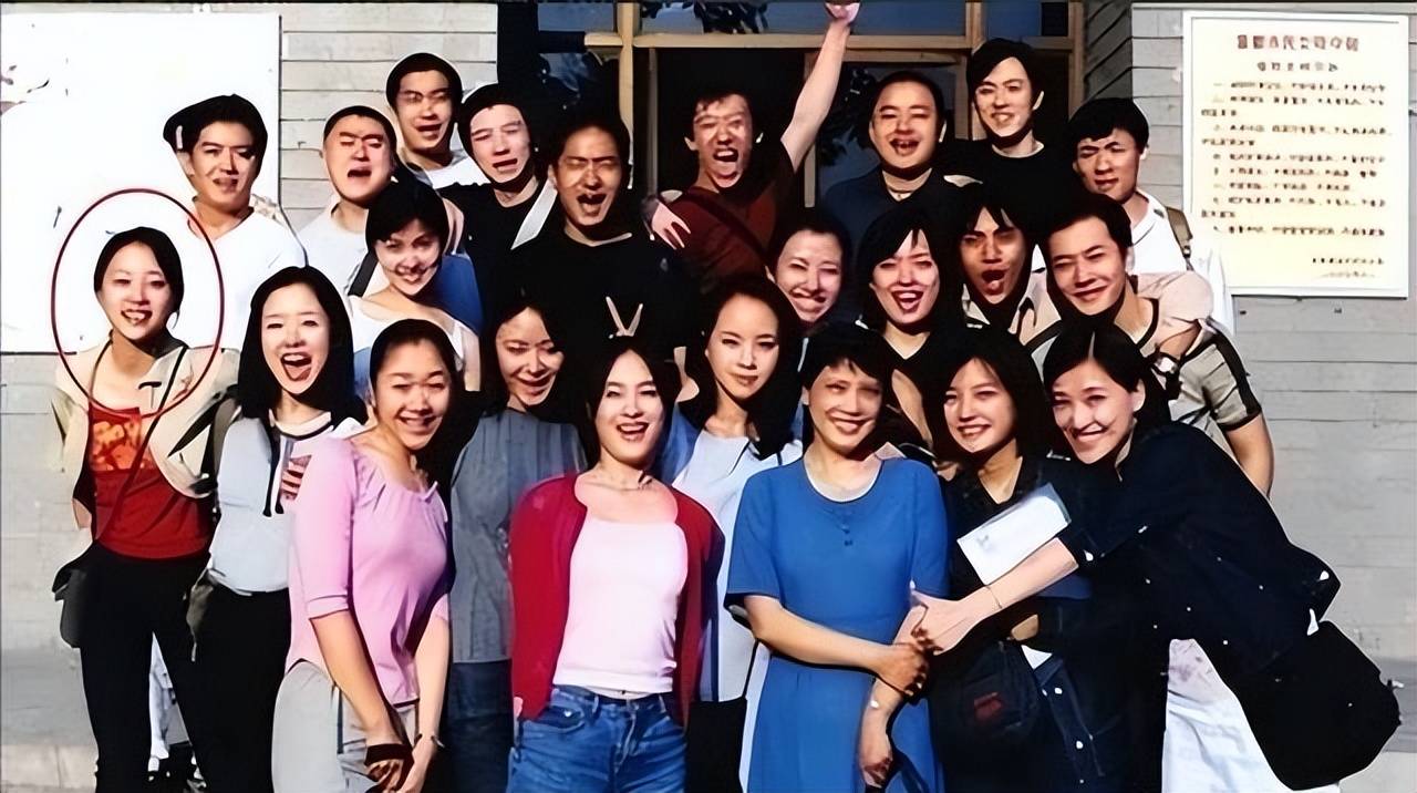 她是上海人民的骄傲，嫁大12岁恩师为妻，如今丈夫已是北影院长