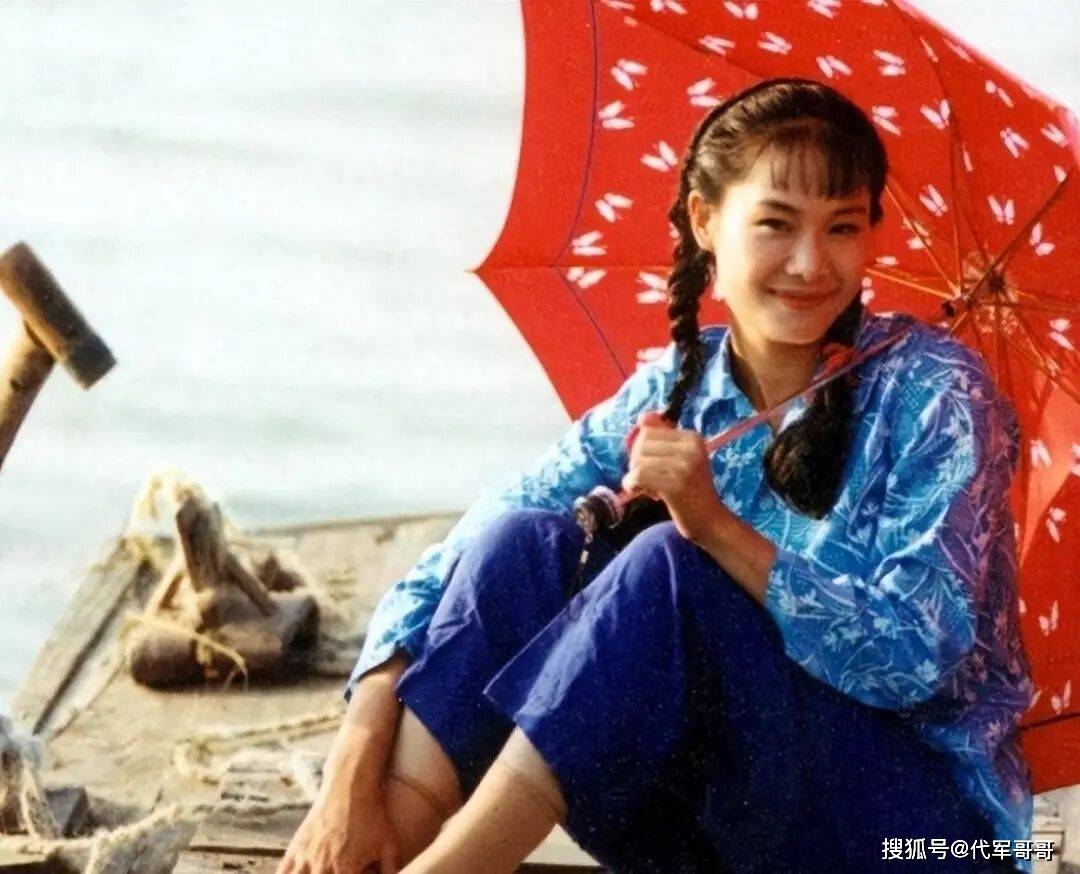 59岁于文华近况曝光！离婚后带女儿嫁给粉丝，如今尽情享受田园生活