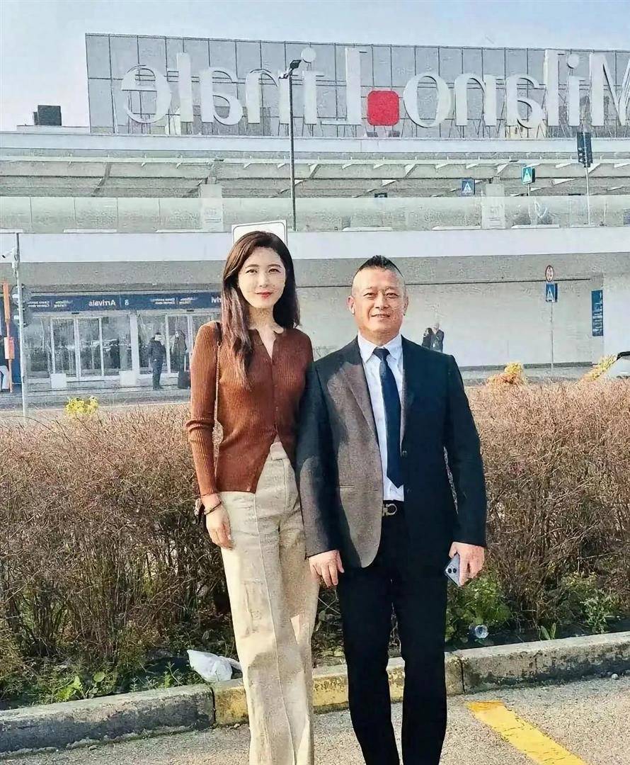 是两百年难遇的美人，靠美貌征服无数男人，如今49岁仍未婚