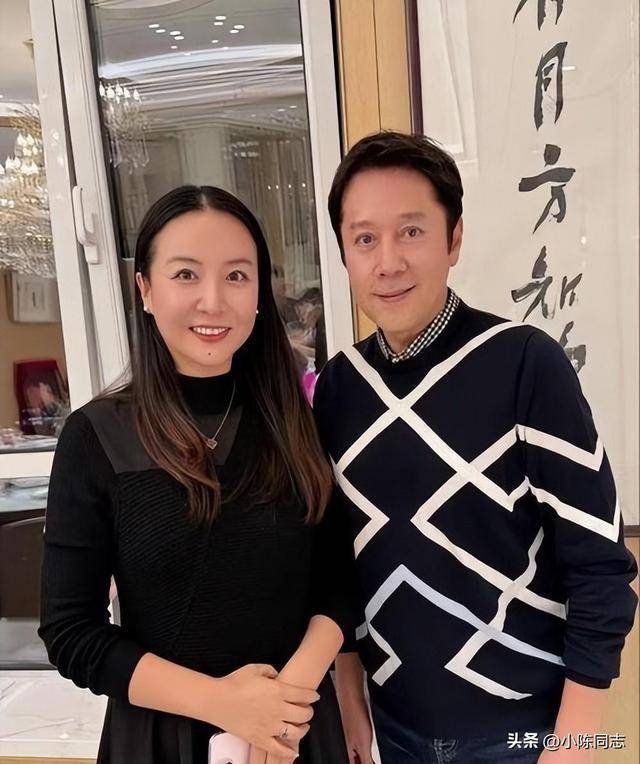 原来她是蔡国庆的妻子，漂亮有钱还不爱露面，生的俩儿子也很优秀