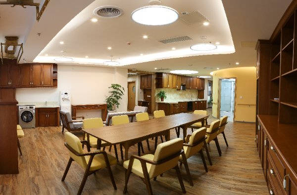 长友慧苑是专做认知症照护的中心和其他带专区的有何不同？长友慧苑和康语轩孙河为