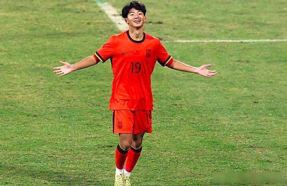 16岁中国小将欧洲复仇记：被欺负到站起来进球打脸豪门足球直播-NBA直播_英超_世界杯体育【超清在线观看】