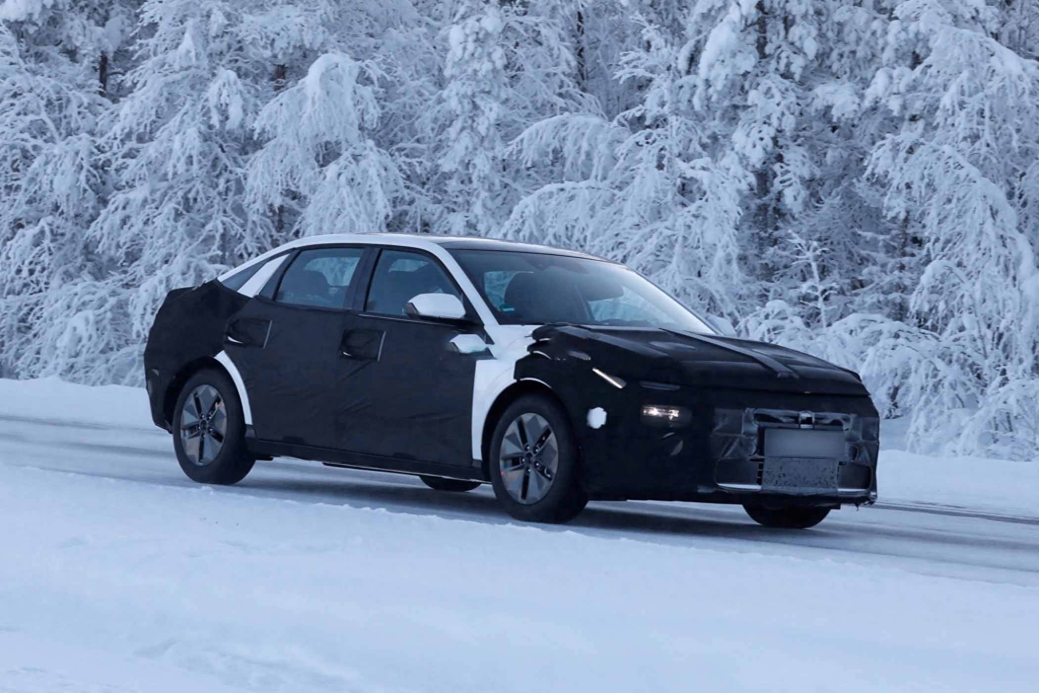 2027款现代伊兰特路测谍照曝光外观变化巨大20T四缸发动机带智驾(图1)