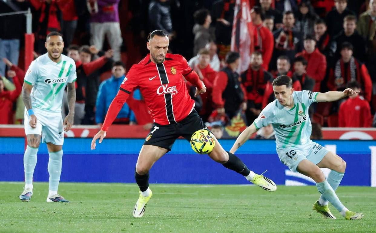 西甲最新积分榜更新：马竞惨遭0-3重创贝蒂斯与瓦伦西亚双双获胜西班牙足球甲级联赛