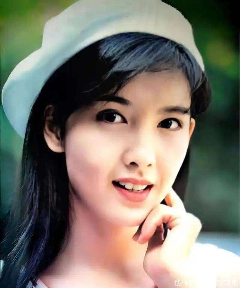 春晚10美亮相，58岁周慧敏给我美了一大跳