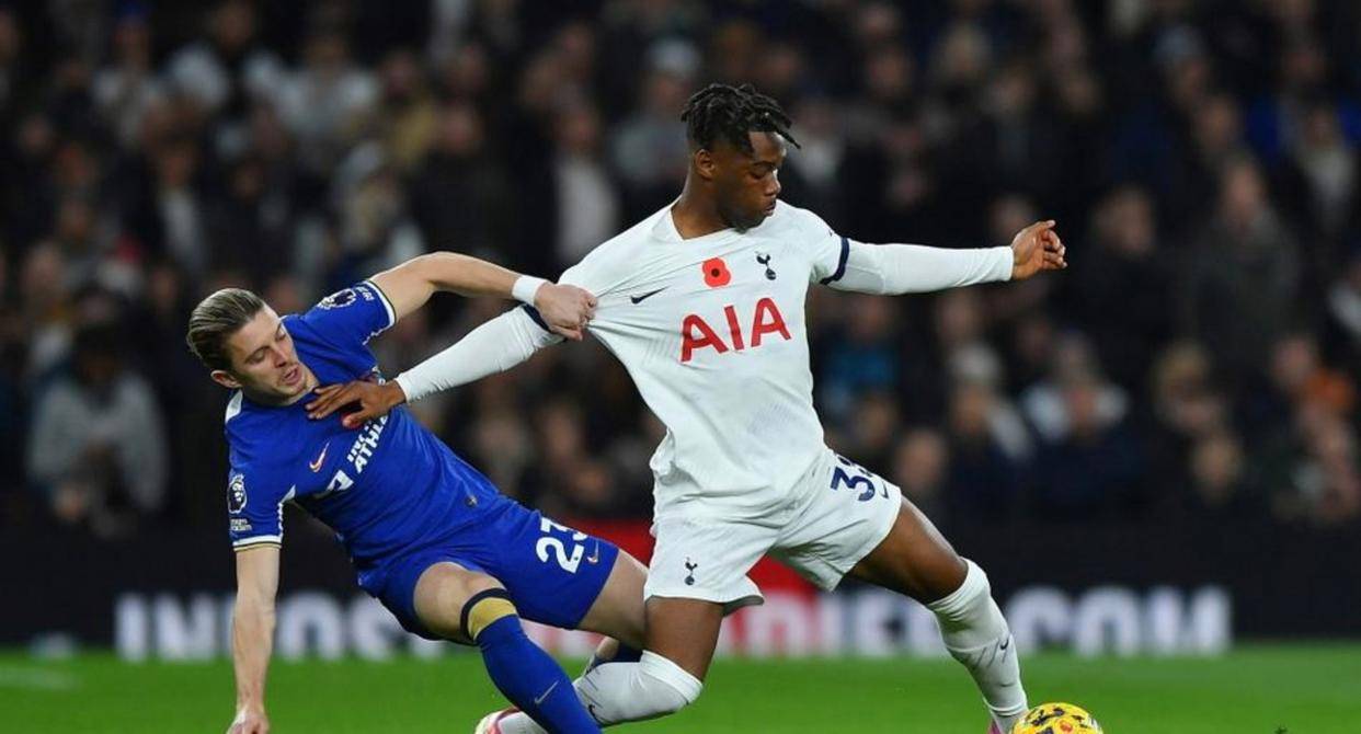 英超阿森纳和曼城双雄争霸未来五轮赛程大不同阿森纳硬仗密集压力山大曼城英格兰足球超级联赛赛程相对宽松更易抢分争冠形势扑朔迷离