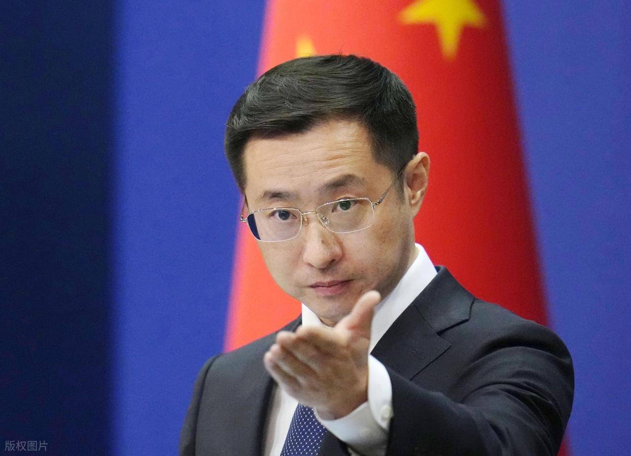 原创 特朗普连签三道命令,不许中国领先美国,万斯一句话暴露美国心思