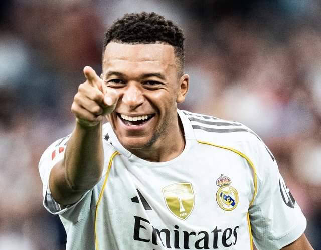 世界杯直播在线观看——高清足球直播平台推荐姆巴佩带伤拼搏追赶C罗纪录：疲惫不堪世界杯隐患显现