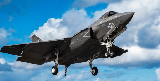 特朗普访华前,美国模拟与中国战机对战,集结100架战机,结果很意外