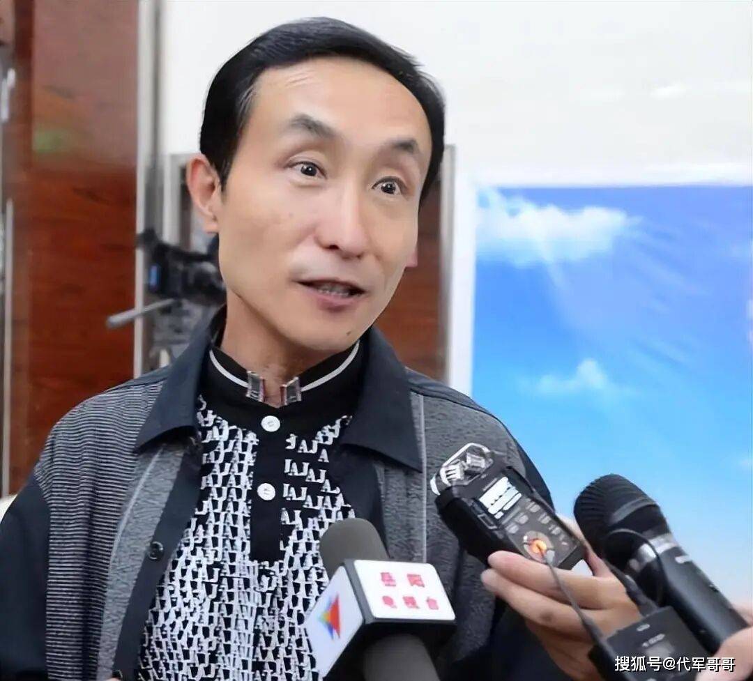 68岁巩汉林近况曝光！曾18次登上春晚舞台，如今儿子成为他的骄傲