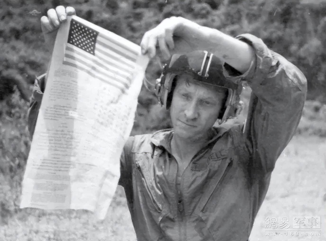 哥别动手,我是美国人!美国飞行员统一跪地投降是有标准的?