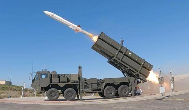 日本远程导弹瞄准上海?高市早已通告全球,解放军新增2大利器