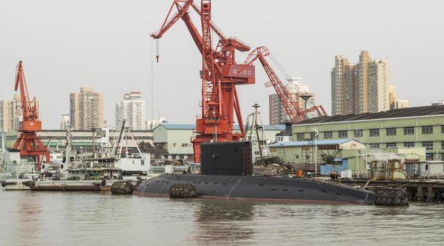 美国海军情报局长布鲁克斯称，中国正在建造攻击型潜艇舰队，美媒：总数超过俄军