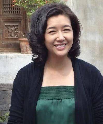 同样50多岁:陈红老了,江珊老了,唯独她把51岁活成了18岁