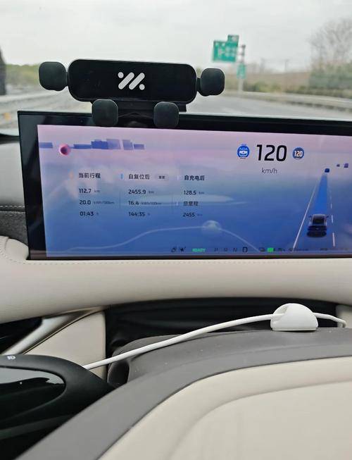 颜值爆表动力强劲年轻人的第一台运动轿跑(图1)