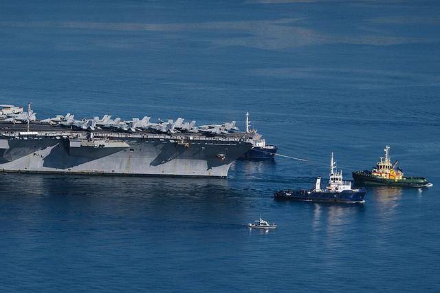 伊朗不费一兵一卒，美军自己消耗掉一艘航母？600个床铺烧没，船员打地铺作战