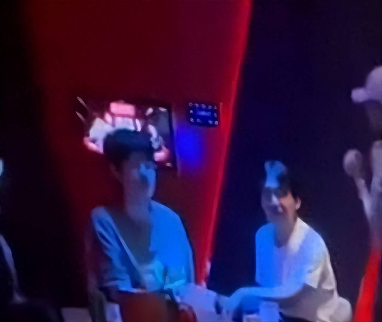 鲜肉组团去商K身边辣妹相伴！郭麒麟敢作敢当严浩翔越扒越有