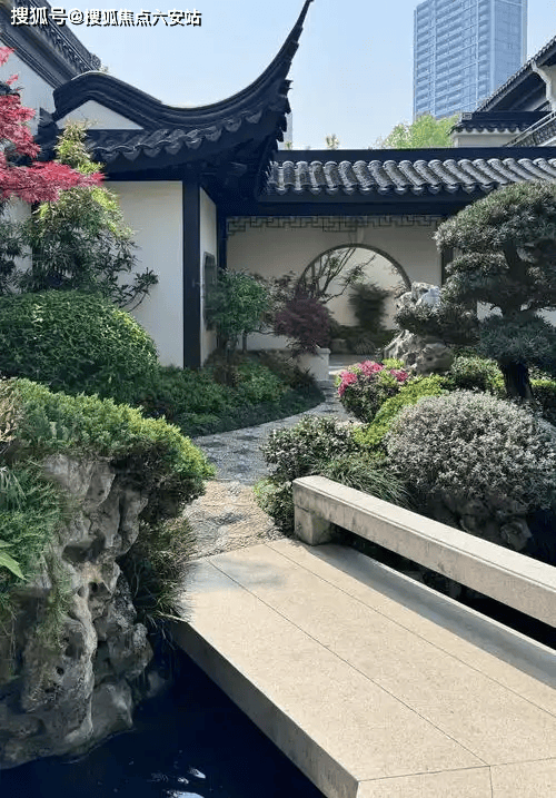 乐鱼体育- 乐鱼体育官网- APP世界杯指定平台杭州临平·理想臻品荷院｜42万㎡城芯大盘06超低容积率香山帮匠人打造苏式园林250-546㎡传世合院现房在售