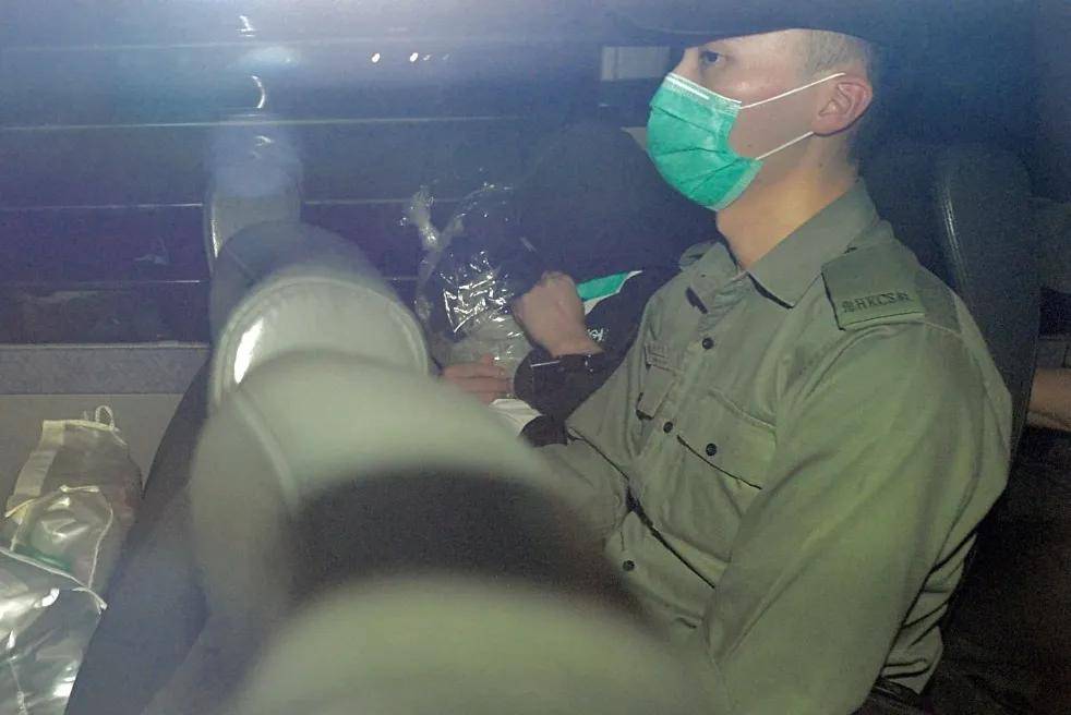 颜永周上庭后被带走。