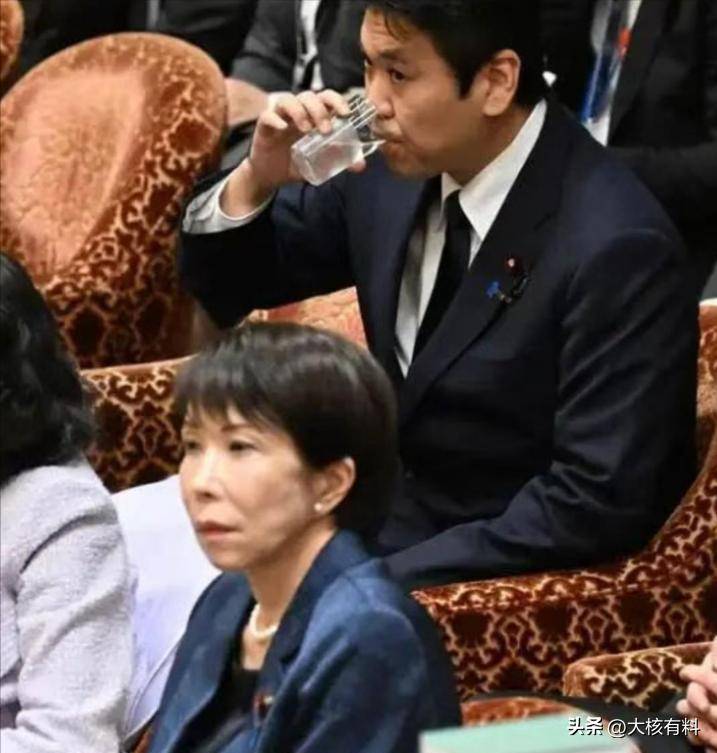 日本教育部长骚扰女记者出轨已婚背后大骂高市却拒绝辞职-第15张图片-