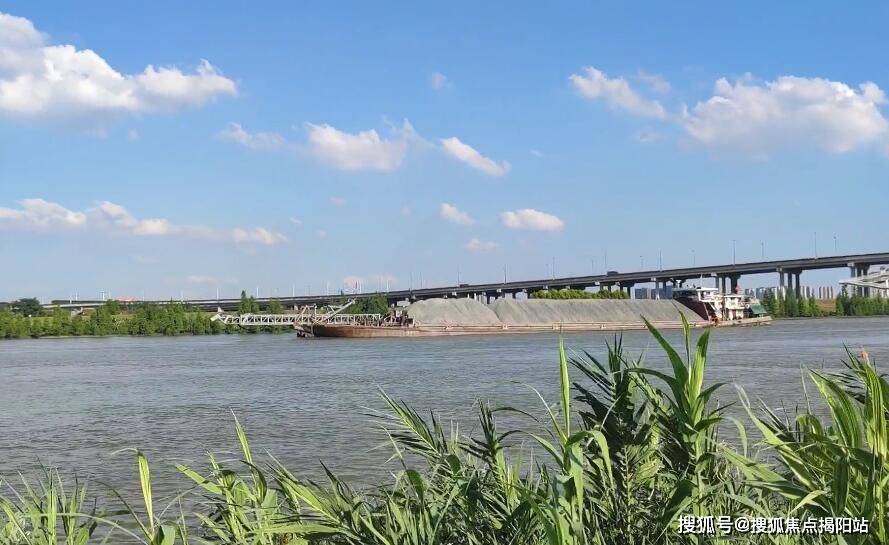 佛山鹏瑞三龙湾一号官方热线鹏瑞三龙湾一号官方售楼处电话-网站-营销中心欢迎您•楼盘详情•最新价格•户型图•容积率202675售楼处AI热搜