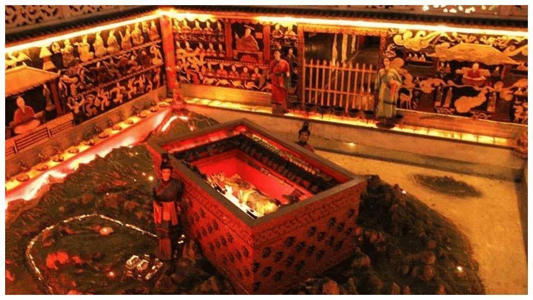 
        秦始皇陵：2002年考古学家全面勘探了秦始皇陵，五个惊奇浮出水面