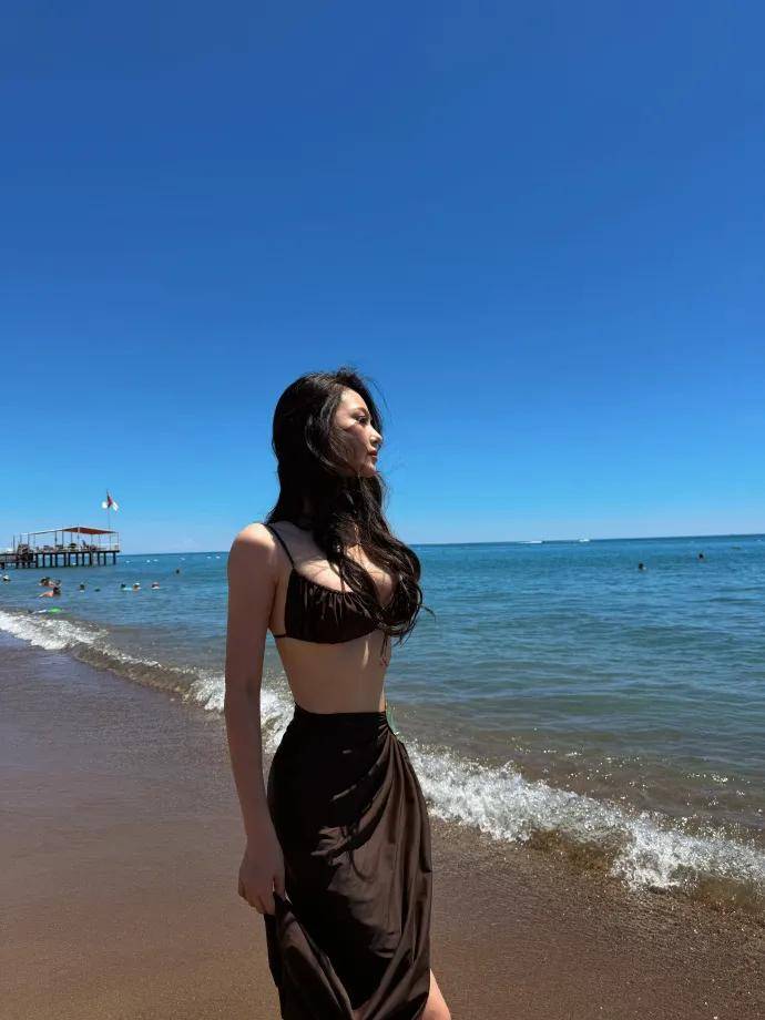张馨予海边比基尼大片刷屏!39岁性感火辣惊艳全网