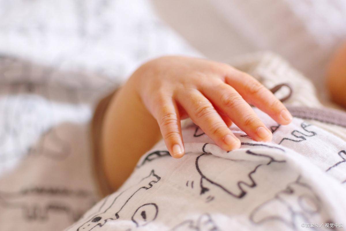29岁女子顺产生下3儿1女四胞胎,四胞胎到底是怎么来的?
