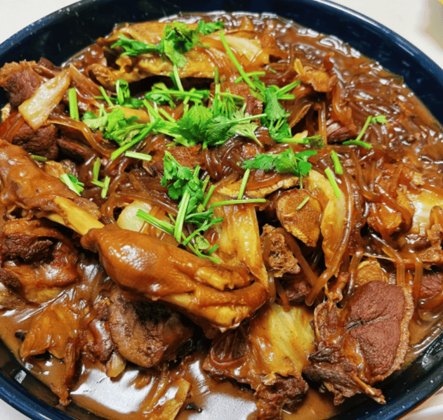 骨架慢炖焖出贴骨鲜香，鹅排炸至酥脆裹椒盐