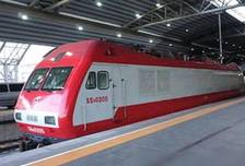 国内有两趟夕发朝至全卧铺绿皮火车，中间不停靠，一觉睡到终点站