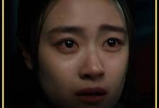 大蛇盯上美女