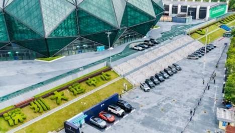 仰望商业研究院千人大会举行 汇聚中国企业家力量共探高质量发展新路径