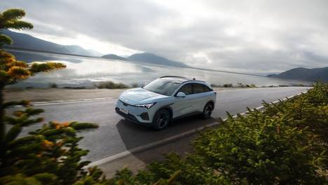 适合家用的10万左右新能源SUV？看懂极狐阿尔法T5