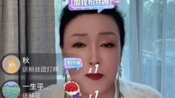 张兰直播被没一句实话刷屏,你觉得有水军群在黑她吗?