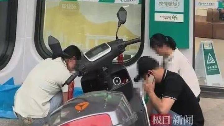 老人被要求亲自取钱在银行去世,银行有责任吗?