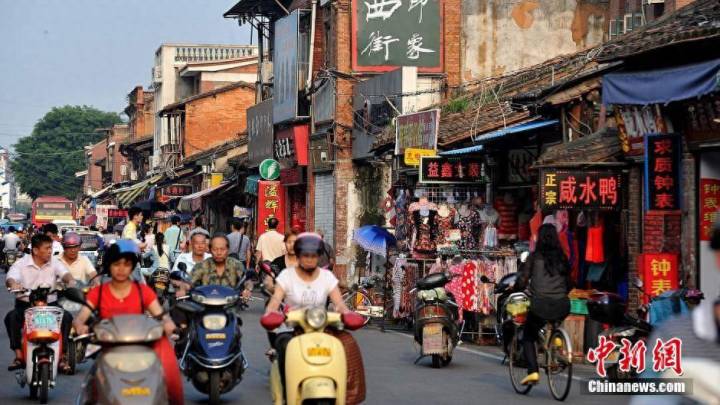 提前一个月抢民宿、机票,会成为下一个尔滨吗?