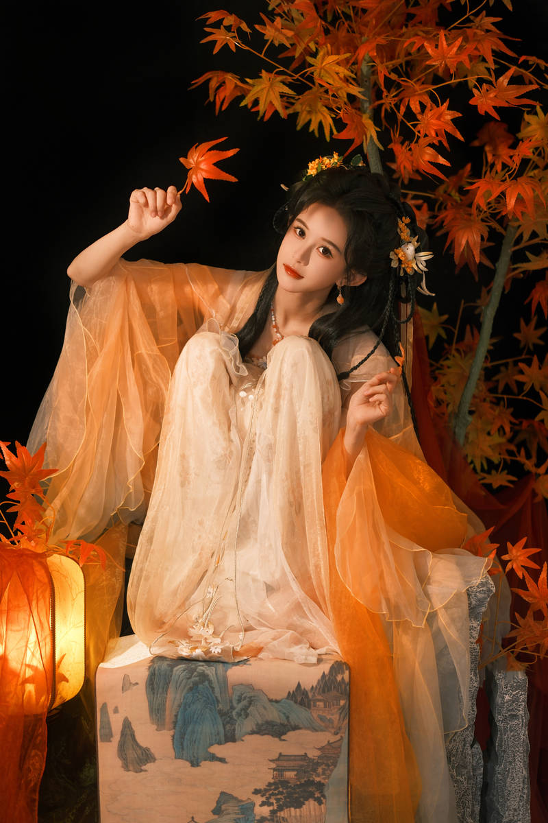 段艺璇穿汉服可爱娇憨 手持油纸伞温柔灵动